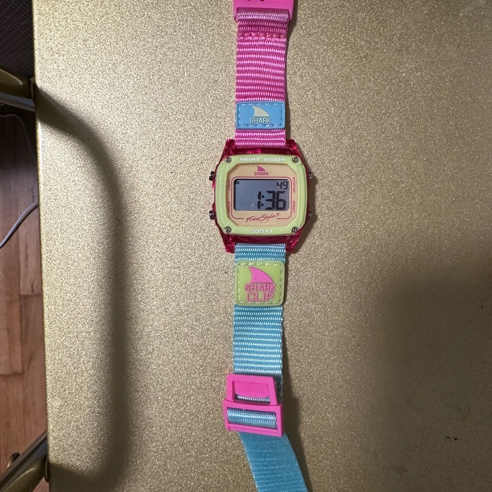 Shark Freestyle Clip-on Watch